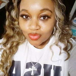 Meet your Posher, Yolanda